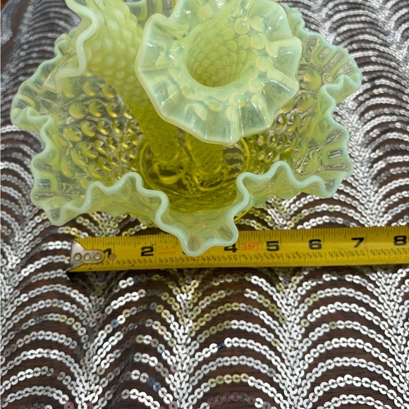 VINTAGE FENTON TOPAZ OPALESCENT VASELINE GLASS HOBNAIL EPERGNE 3 TRUMPET - Picture 9 of 12
